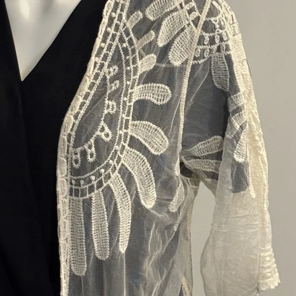 Rebellion Again Lacy Duster/Kimono in Cream - Picture 2 of 5